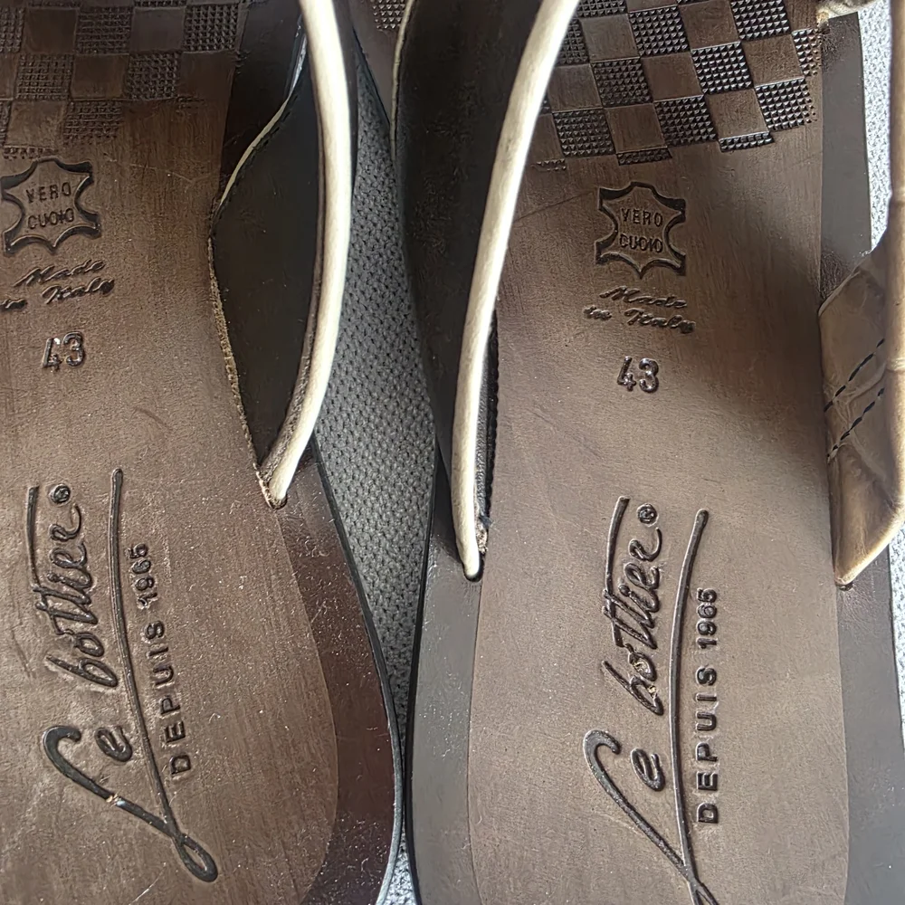 LE BOTTIER Milano Brown and Tan Men's Sandals, size 43, Used.